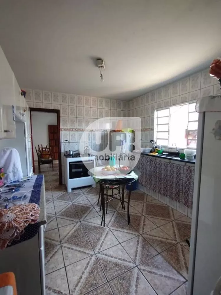 Casa de Condomínio à venda com 4 quartos, 164m² - Foto 1