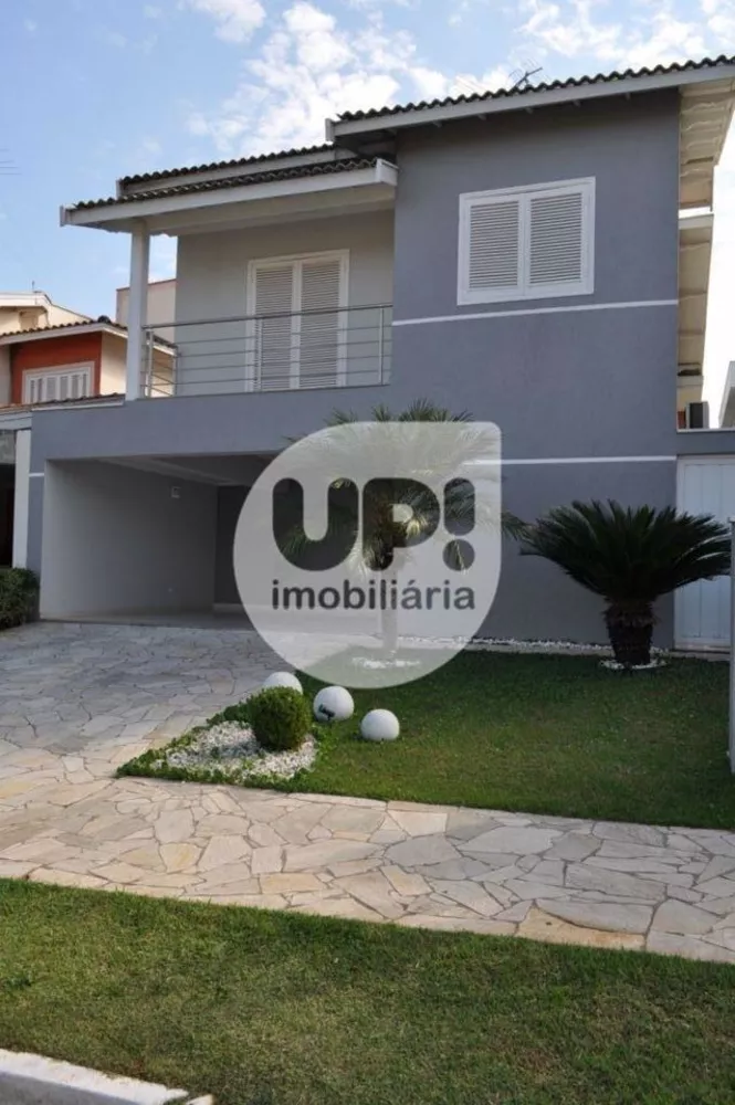 Casa à venda com 4 quartos, 260m² - Foto 1