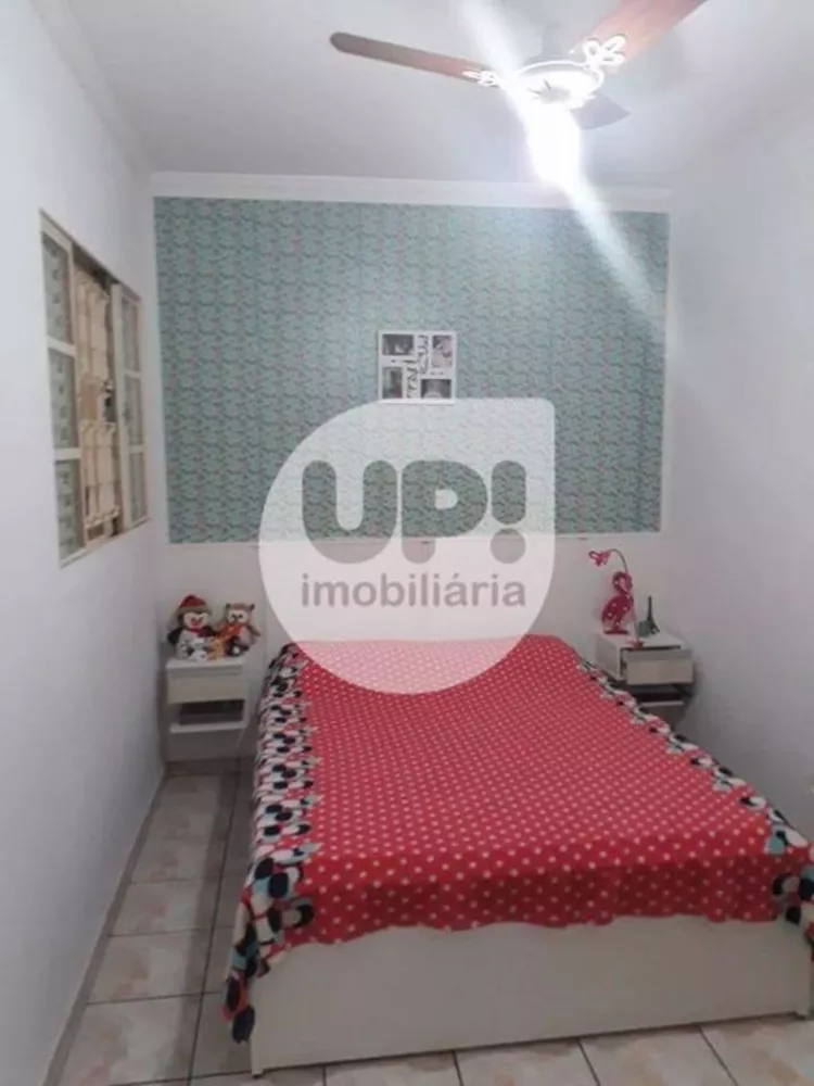 Casa à venda com 4 quartos, 158m² - Foto 2