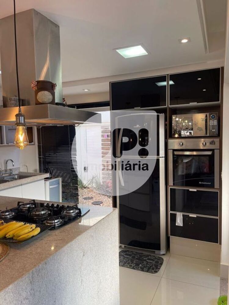 Casa de Condomínio à venda com 3 quartos, 180m² - Foto 1