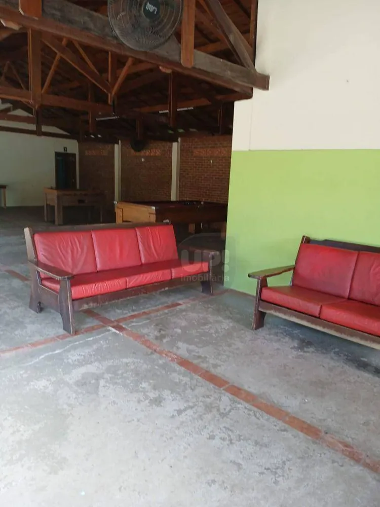 Chácara, 2 quartos, 2050 m² - Foto 2