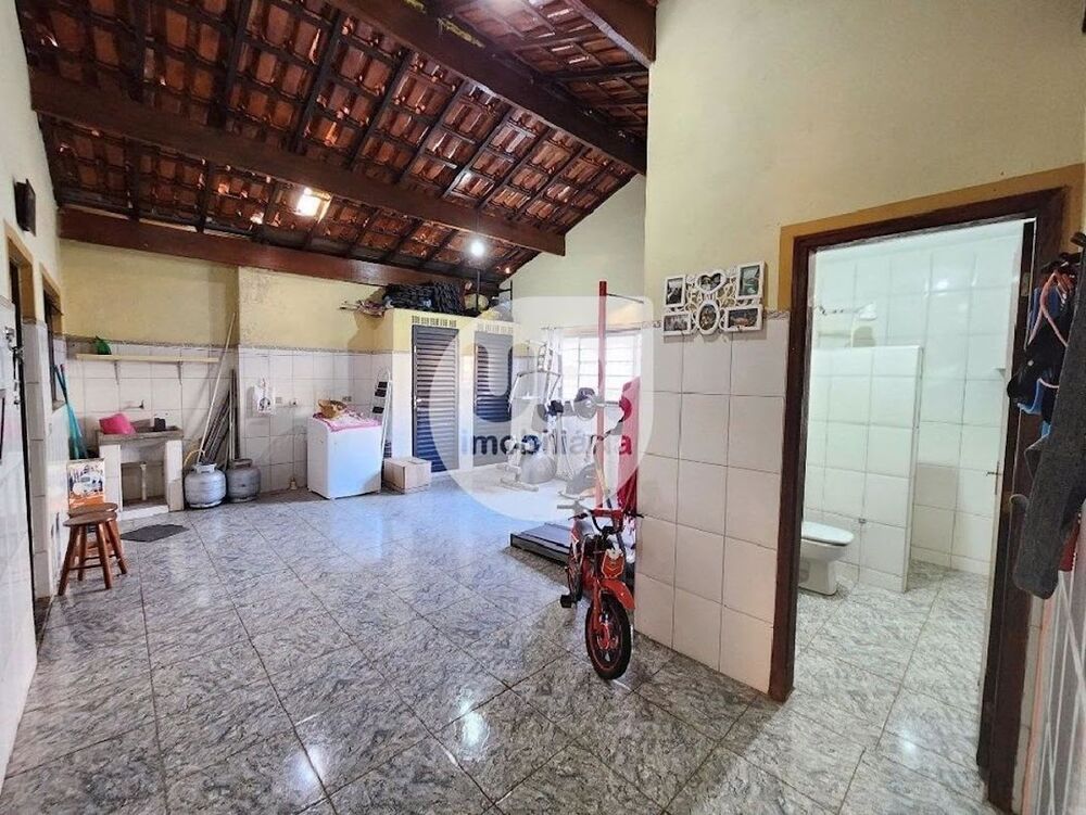 Casa de Condomínio à venda com 4 quartos, 284m² - Foto 2