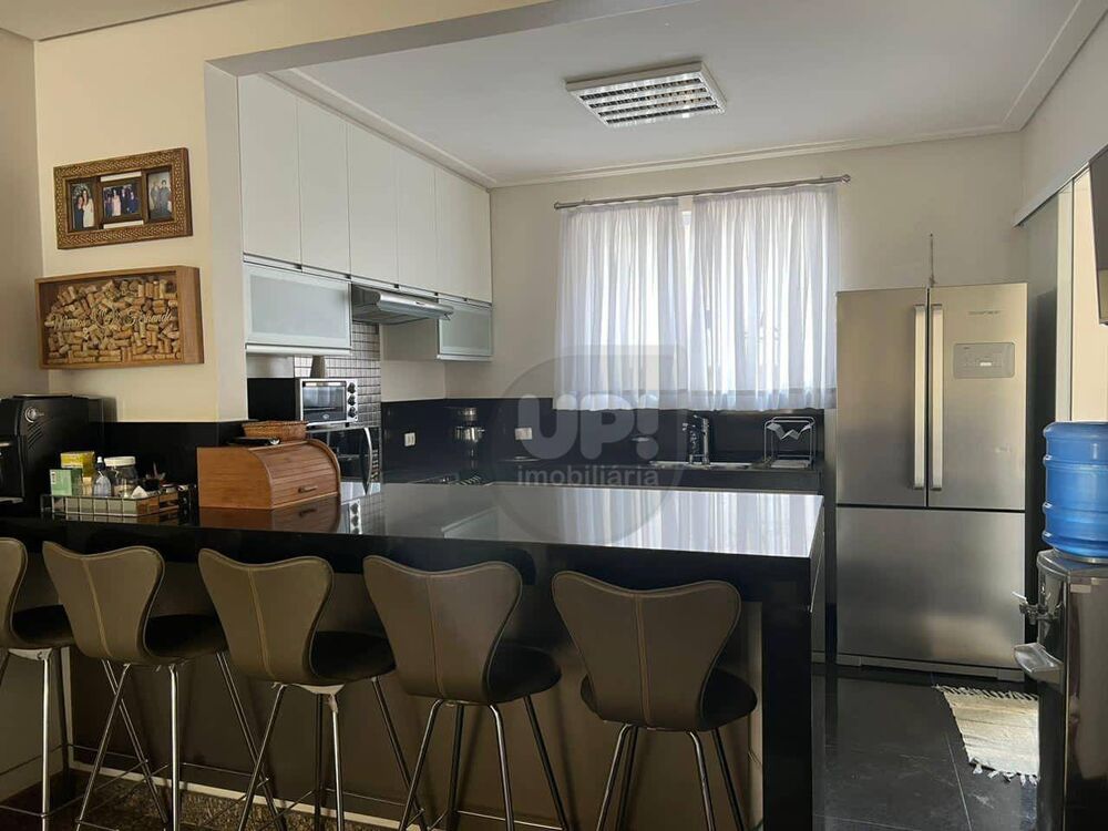 Casa à venda com 3 quartos, 338m² - Foto 7