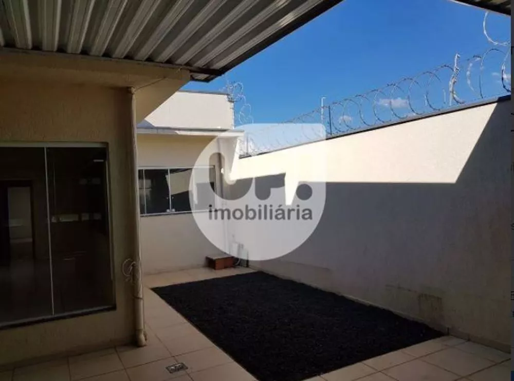 Casa à venda com 2 quartos, 70m² - Foto 7