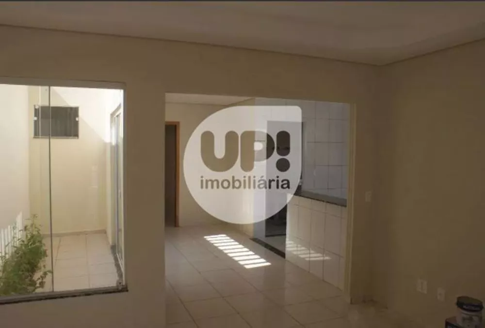 Casa à venda com 2 quartos, 70m² - Foto 1