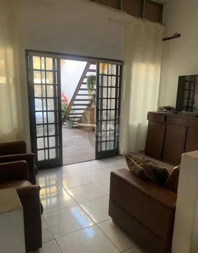 Casa à venda com 3 quartos, 137m² - Foto 1