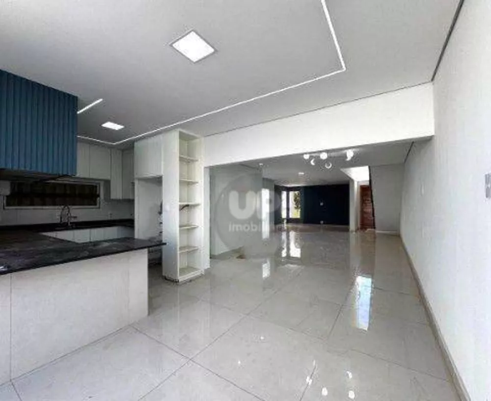 Casa, 3 quartos, 211 m² - Foto 1