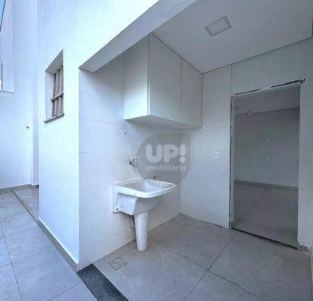 Casa, 3 quartos, 211 m² - Foto 2