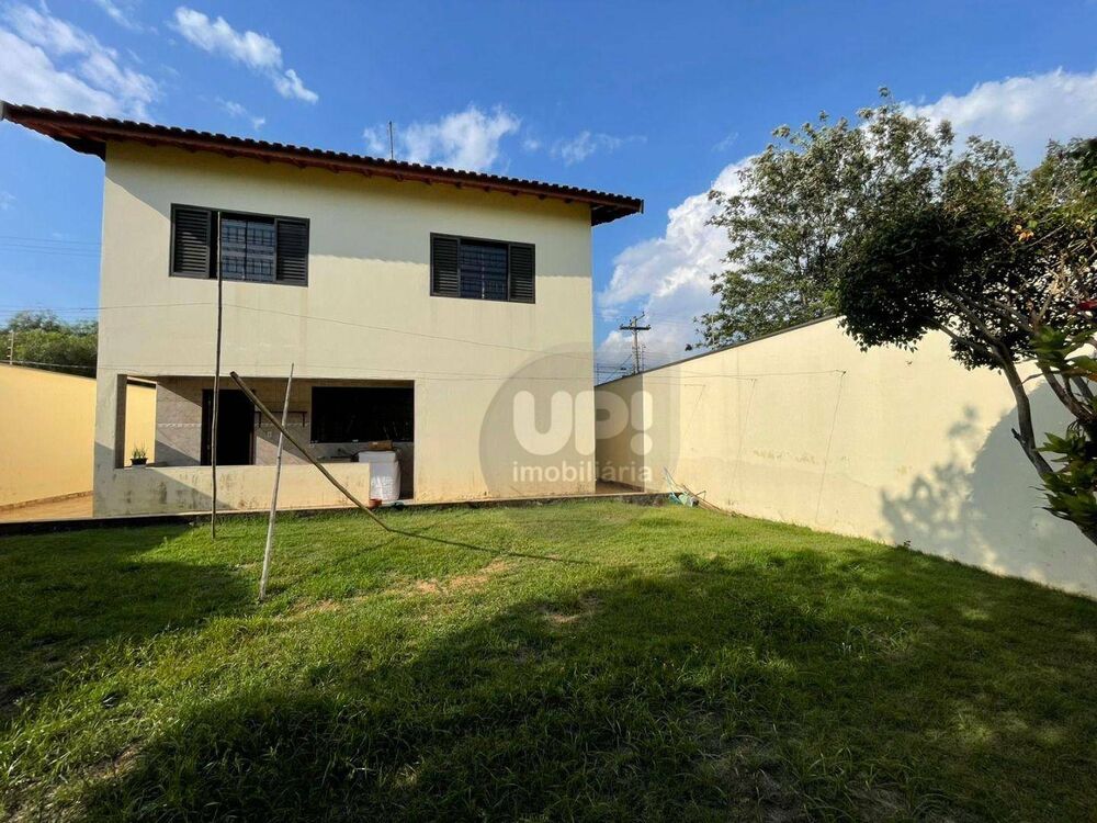 Casa, 3 quartos, 182 m² - Foto 2
