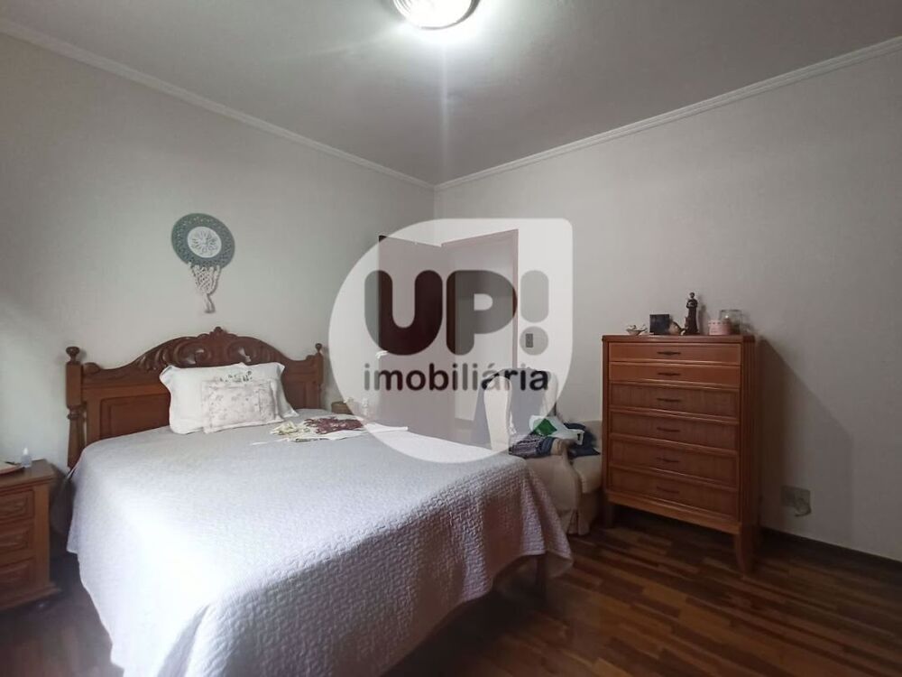 Casa, 3 quartos, 250 m² - Foto 1