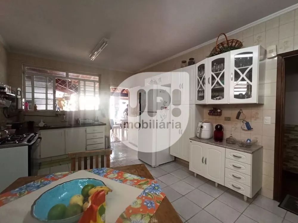 Casa, 3 quartos, 250 m² - Foto 1