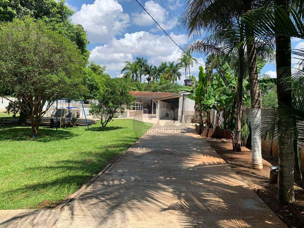 Chácara à venda com 3 quartos, 160m² - Foto 1