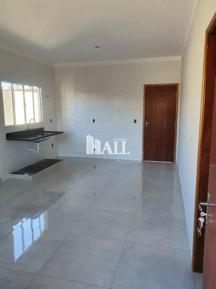 Casa à venda com 2 quartos, 64m² - Foto 2