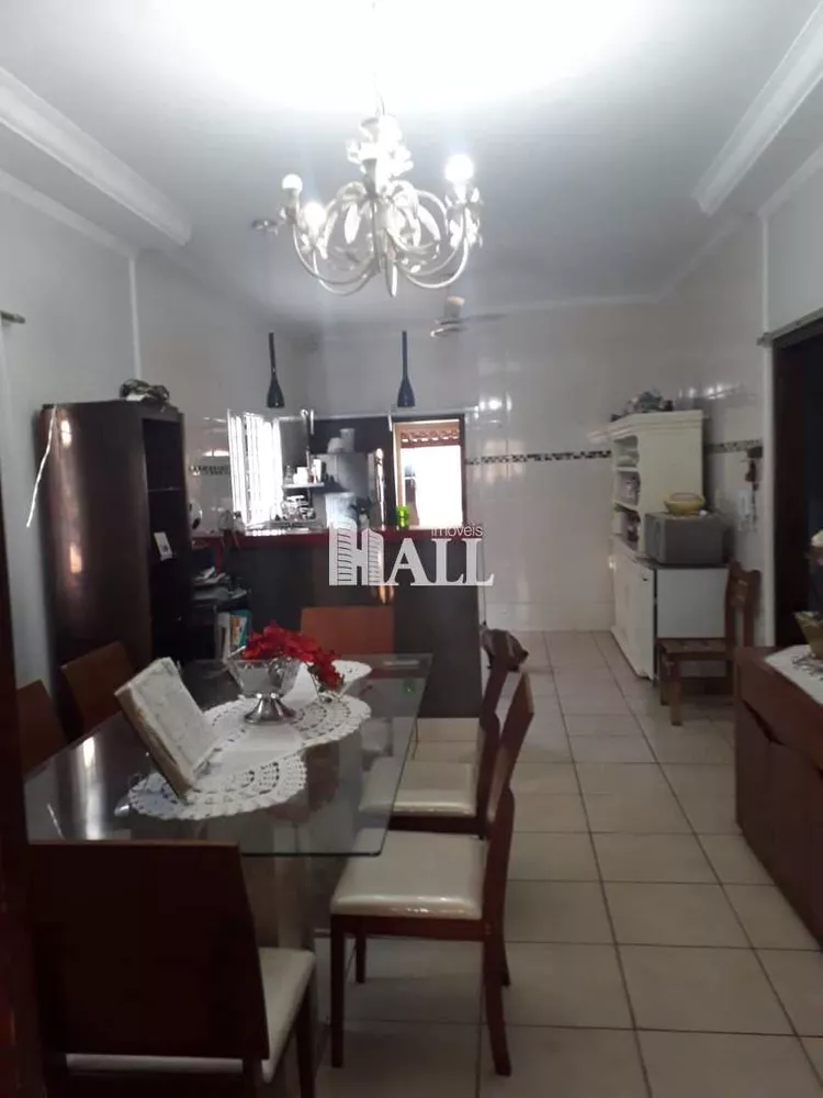 Casa à venda com 3 quartos, 240m² - Foto 1