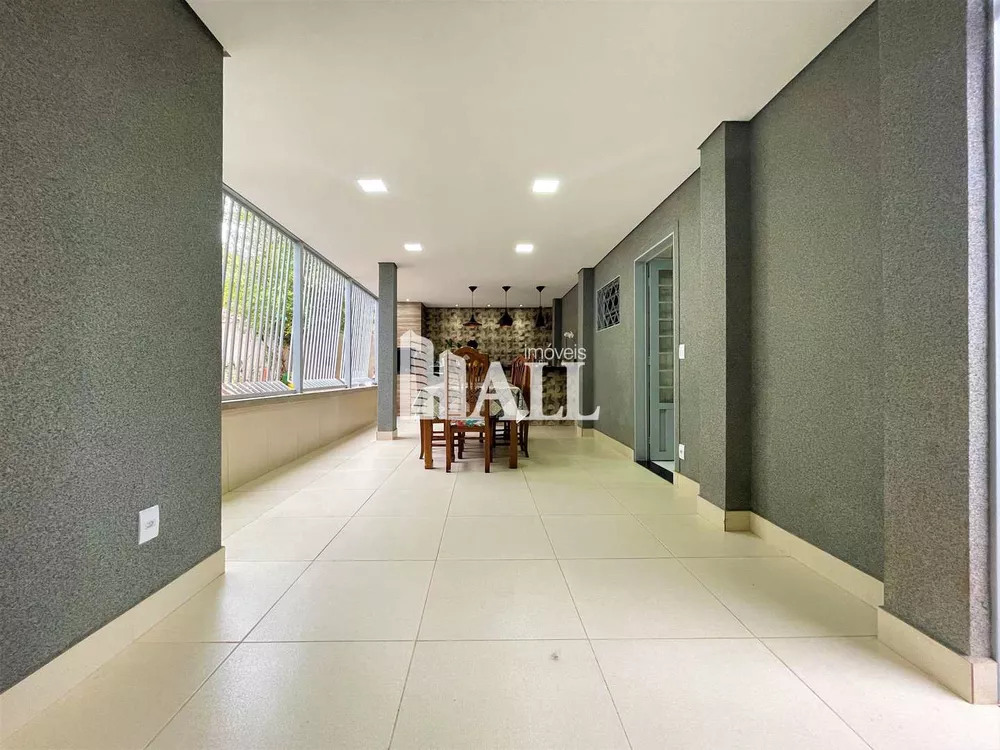 Casa à venda com 3 quartos, 200m² - Foto 1