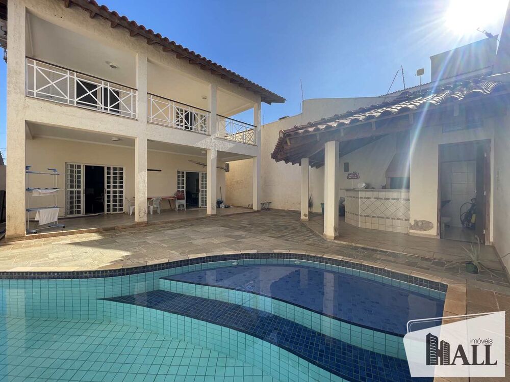 Casa à venda com 3 quartos, 300m² - Foto 1