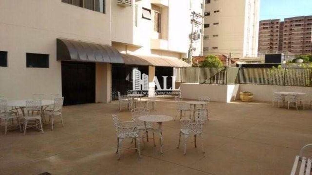 Apartamento à venda com 3 quartos, 135m² - Foto 4