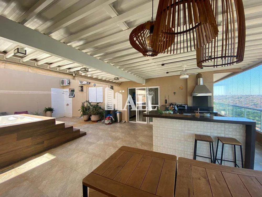 Cobertura, 3 quartos, 215 m² - Foto 1