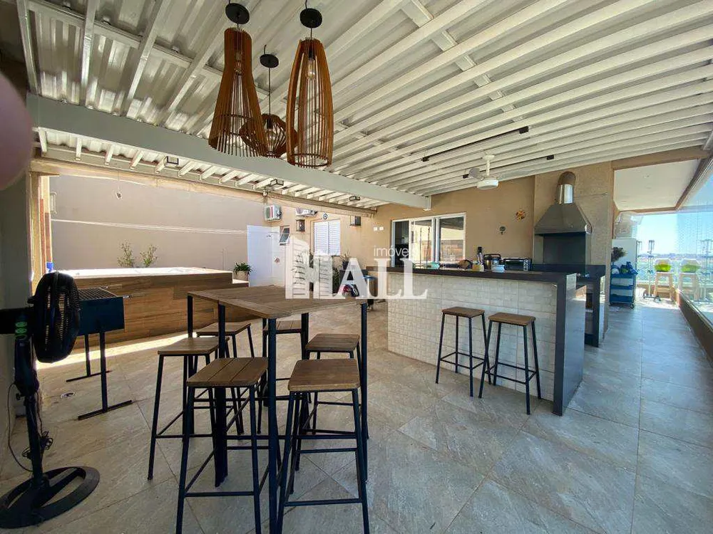 Cobertura, 3 quartos, 215 m² - Foto 1