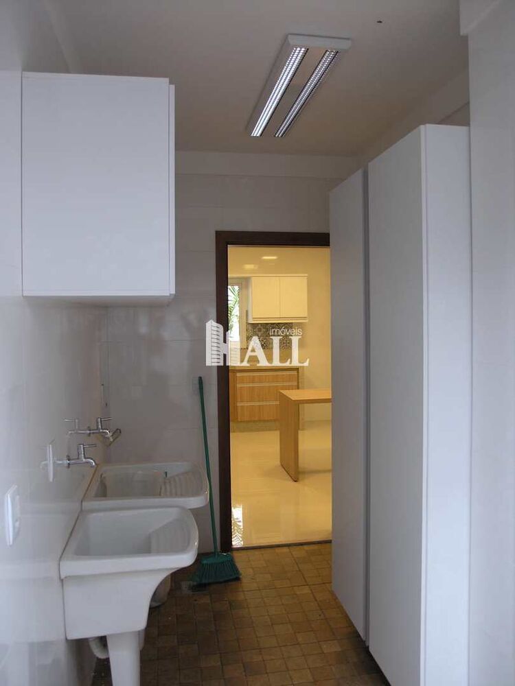 Casa de Condomínio à venda com 4 quartos, 315m² - Foto 2