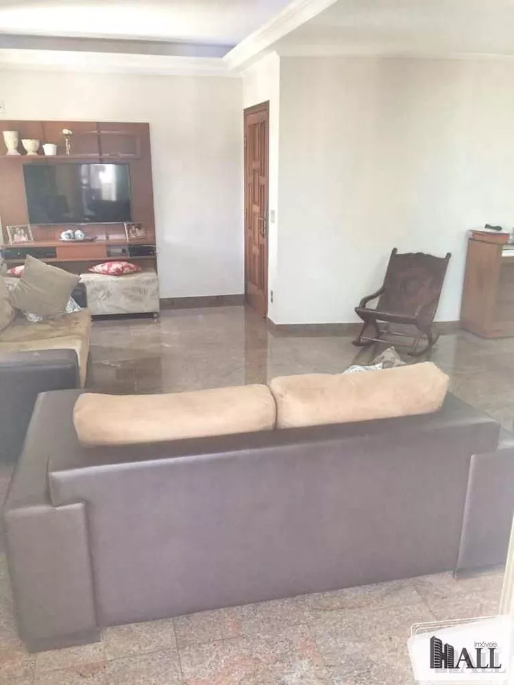 Apartamento à venda com 3 quartos, 180m² - Foto 2