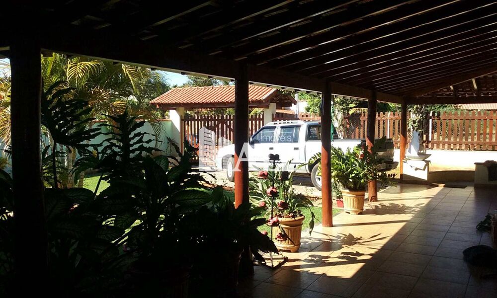 Chácara à venda com 3 quartos, 400m² - Foto 1