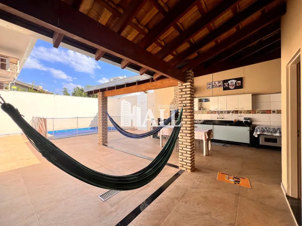 Casa, 4 quartos, 270 m² - Foto 1