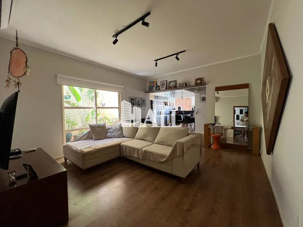 Casa, 4 quartos, 230 m² - Foto 1