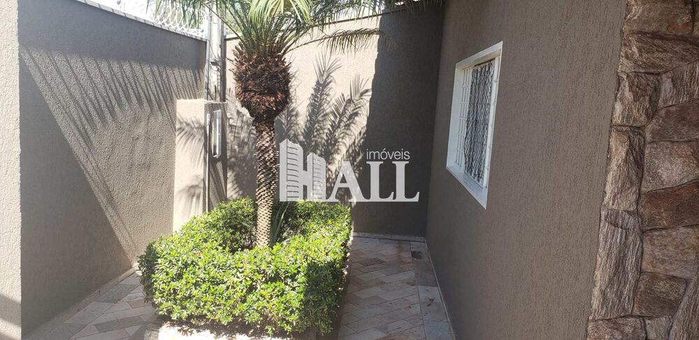Casa à venda com 3 quartos, 196m² - Foto 1