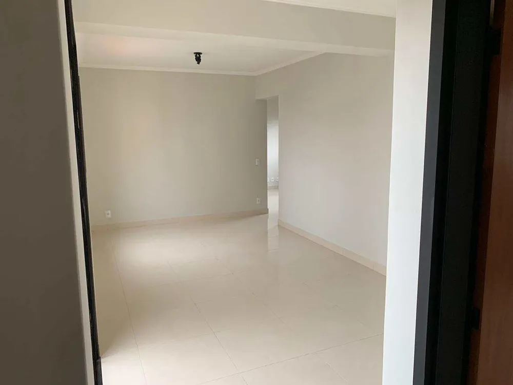 Apartamento, 3 quartos, 130 m² - Foto 2