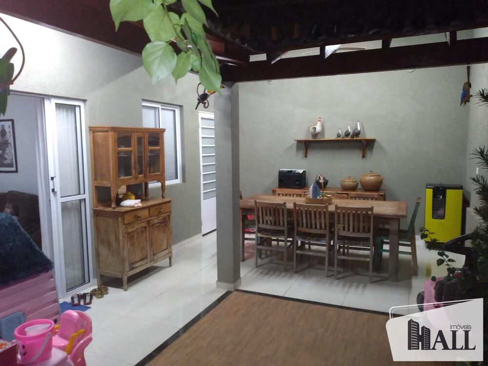 Casa à venda com 3 quartos, 200m² - Foto 2