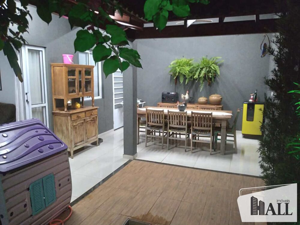 Casa à venda com 3 quartos, 200m² - Foto 1