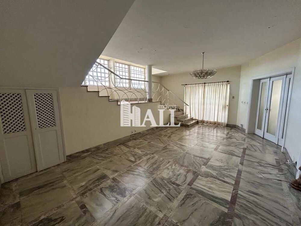 Casa à venda com 6 quartos, 750m² - Foto 1