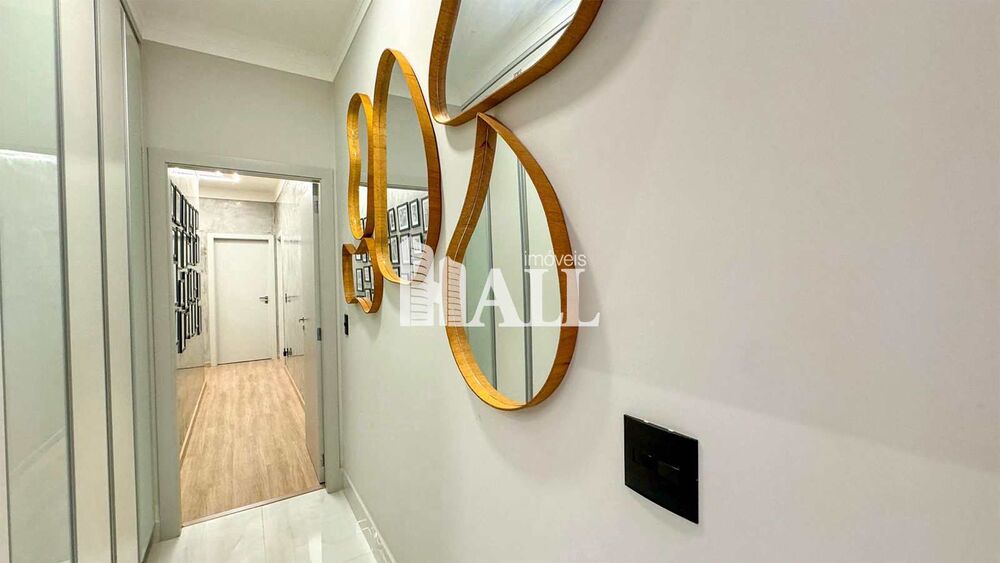 Casa de Condomínio à venda com 4 quartos, 275m² - Foto 1