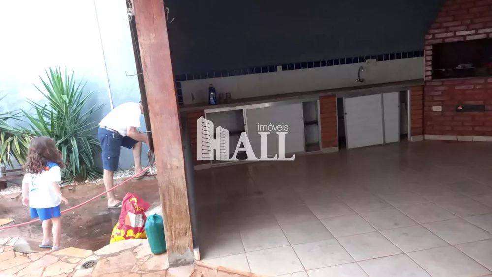 Casa de Condomínio à venda com 4 quartos, 230m² - Foto 3