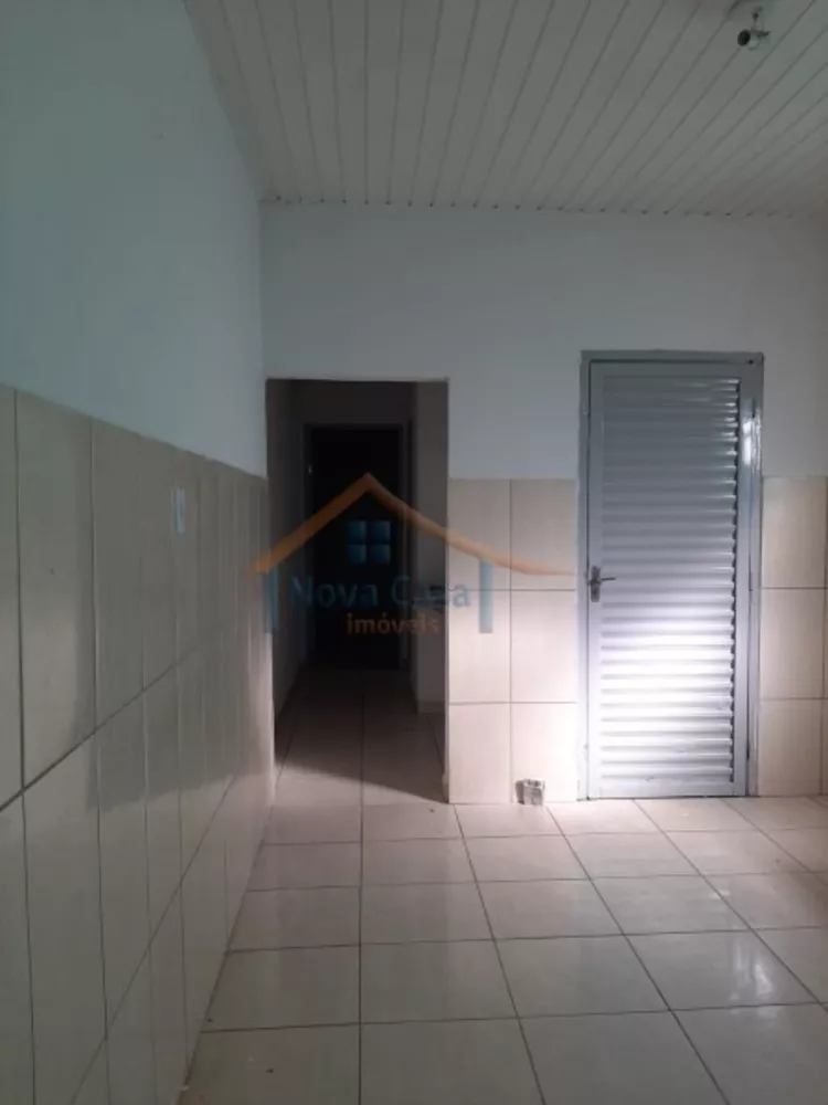 Casa à venda com 2 quartos, 100m² - Foto 2