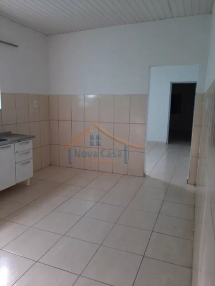 Casa à venda com 2 quartos, 100m² - Foto 3