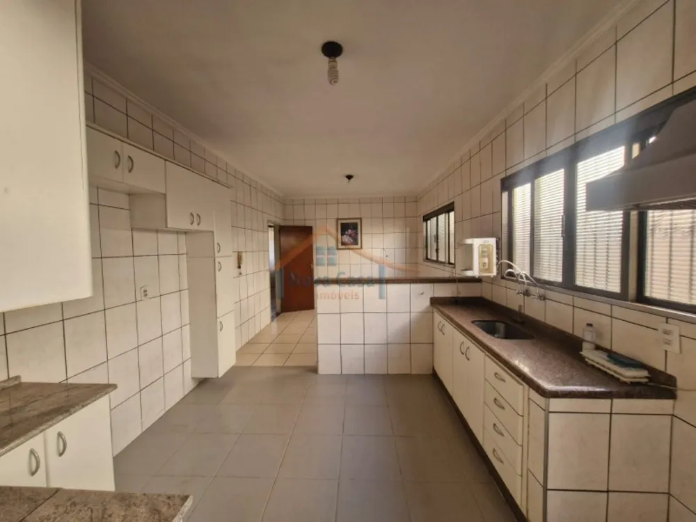 Casa, 4 quartos, 253 m² - Foto 1