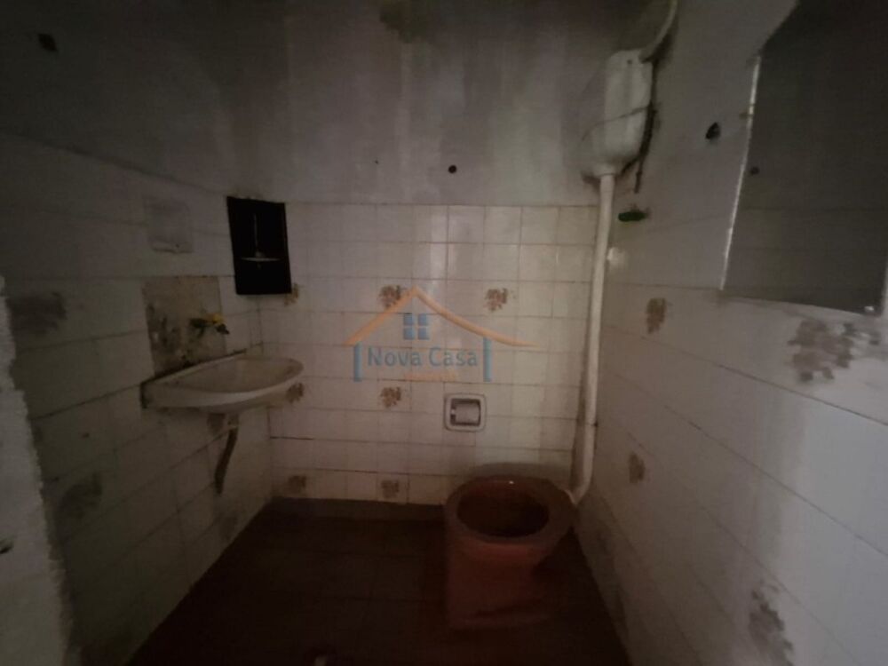 Casa à venda com 6 quartos, 256m² - Foto 4