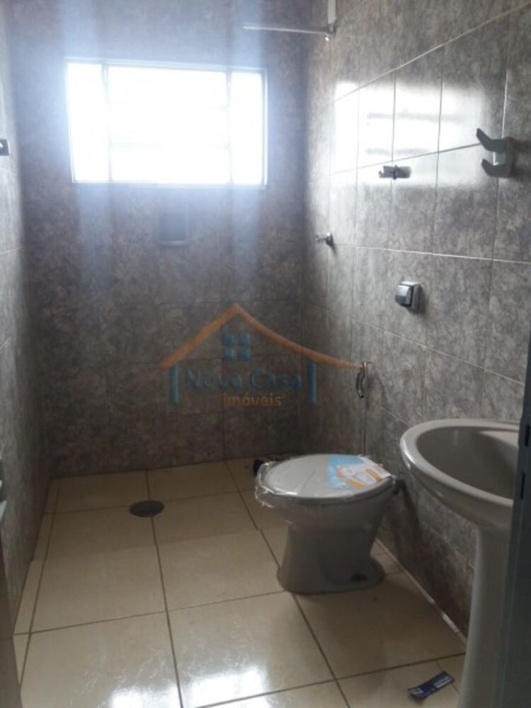 Casa à venda com 5 quartos, 196m² - Foto 2