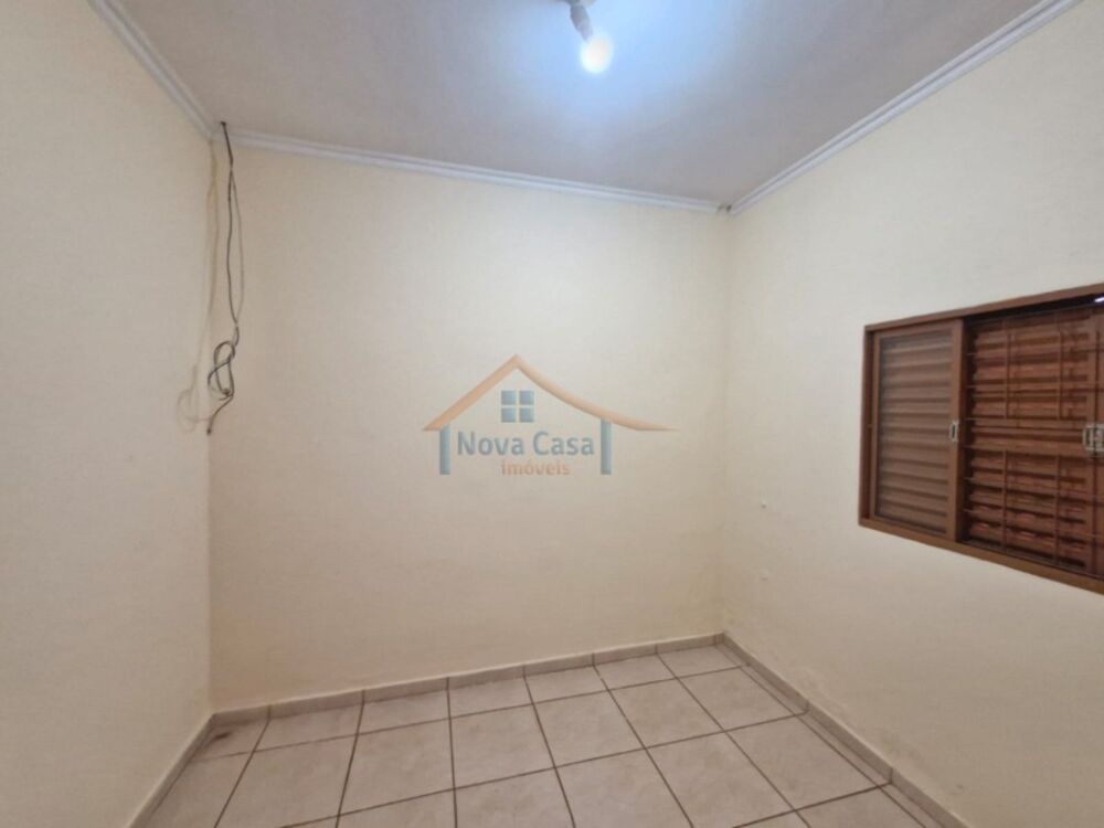 Casa à venda com 3 quartos, 385m² - Foto 2