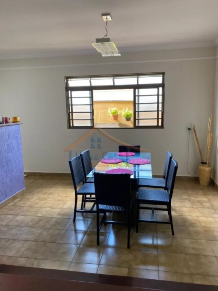 Casa à venda com 3 quartos, 230m² - Foto 2