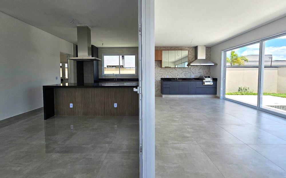 Casa de Condomínio à venda e aluguel com 4 quartos, 327m² - Foto 2
