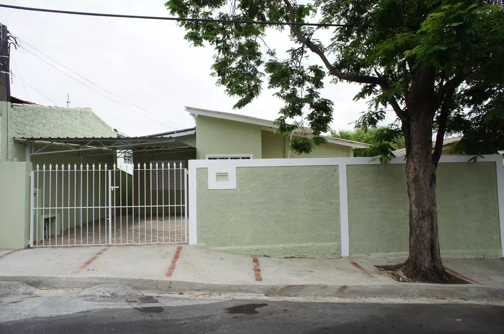 Casa à venda com 3 quartos, 90m² - Foto 1