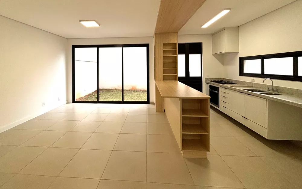 Casa de Condomínio para alugar com 3 quartos, 156m² - Foto 2