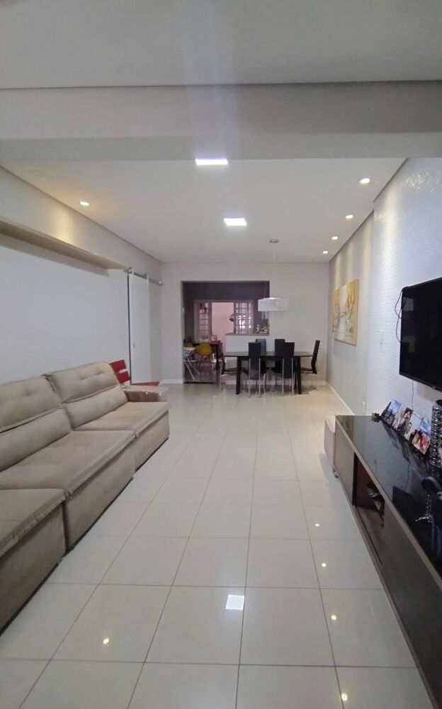 Casa à venda com 2 quartos, 107m² - Foto 1