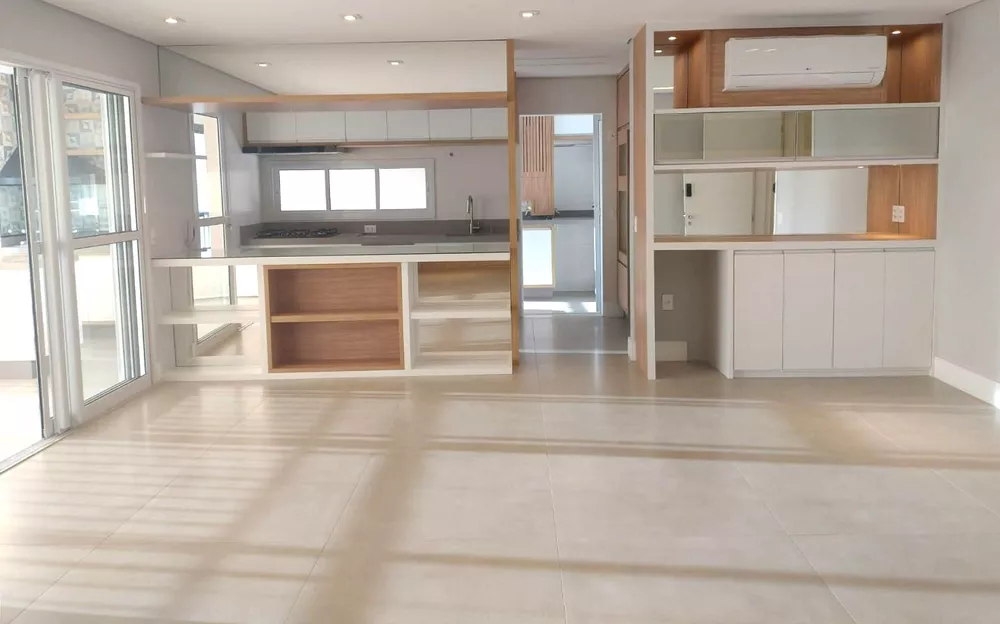 Apartamento para alugar com 3 quartos, 130m² - Foto 1