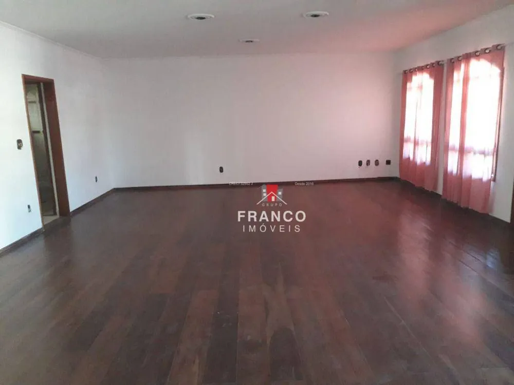 Casa, 3 quartos, 250 m² - Foto 2
