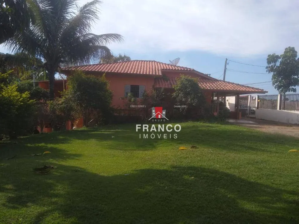 Chácara, 3 quartos, 1470 m² - Foto 1