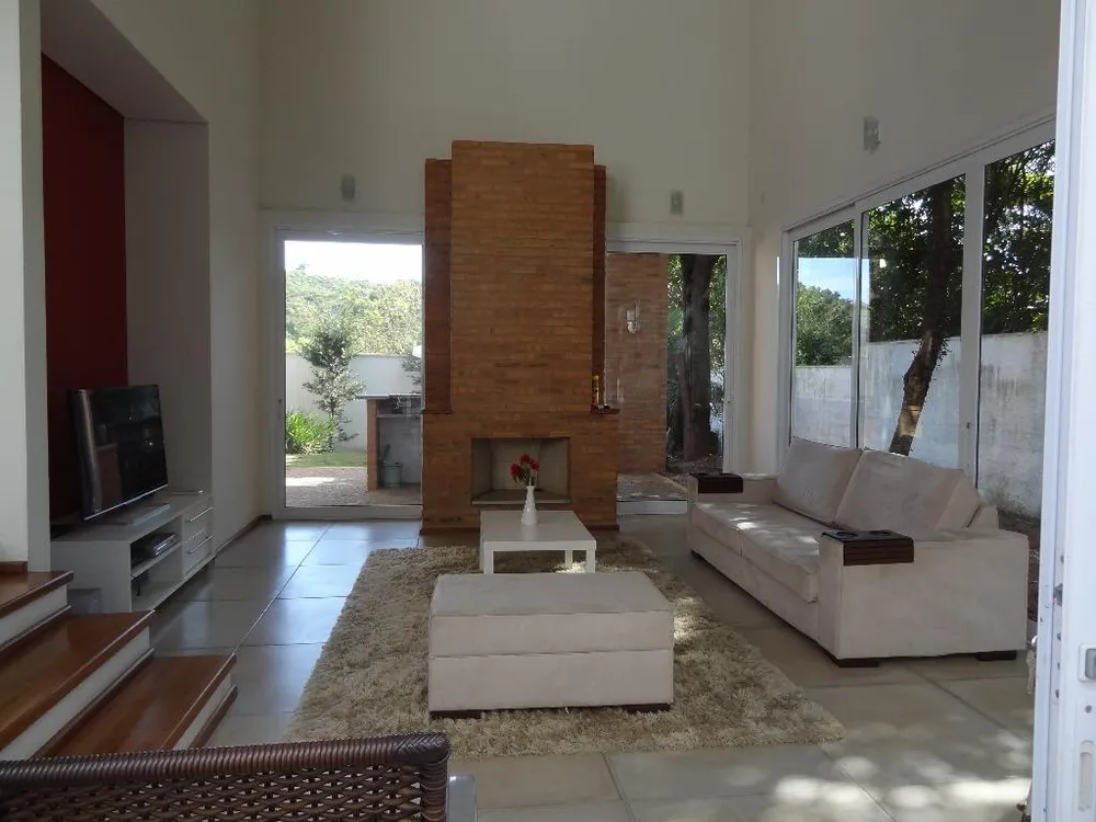 Casa, 3 quartos, 232 m² - Foto 1